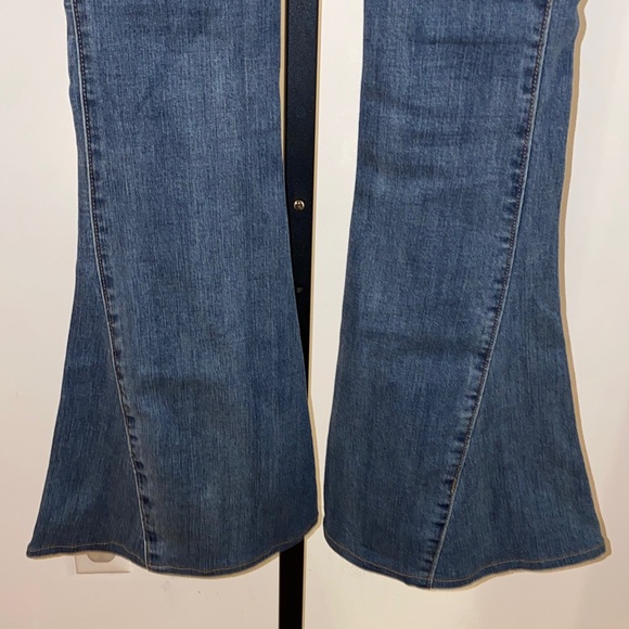 We The Free Dream Lover Flare Bellbottom Jeans Size 24 - Picture 9 of 16
